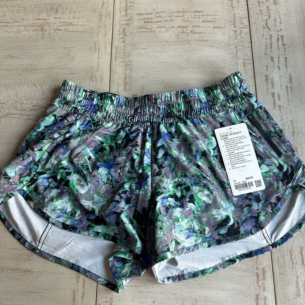 NWT Lululemon Tracker LR short 4”